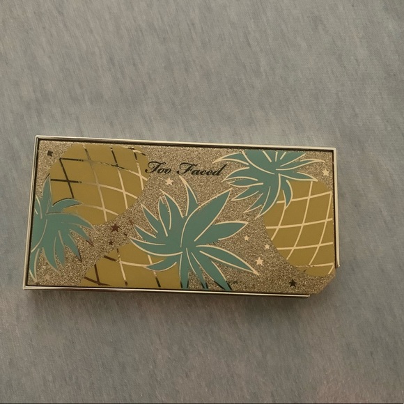 Too Faced Sparkling Pineapple eyeshadow pallet. - Picture 4 of 6